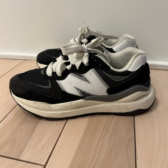 Womens New Balance 57/40
Black Sea Salt White - Picture 2 of 4